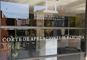 Corte de Rancagua confirma condena contra municipalidad de Santa Cruz por caída de transeúnte en colector de agua lluvia