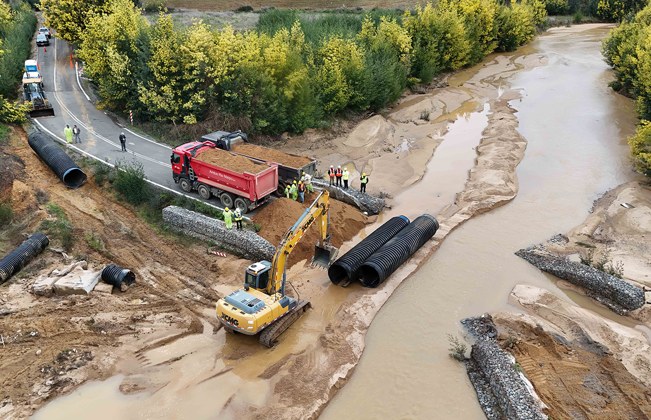Seremi de Obras Públicas supervisa trabajos de reparación en Ruta I-510 de Paredones tras sistema frontal